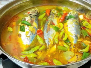 015566200_1724401859-Ikan_Kuah_Asam