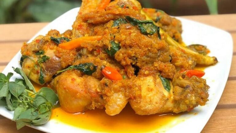 Ayam Woku: Hidangan Pedas Nikmat Khas Manado