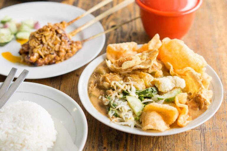 Gado-gado Cemara: Makanan Legendaris yang Menggugah Selera