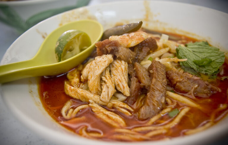 Curry Mee: Makanan Khas Malaysia yang Pedas dan Nikmat