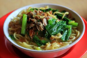 1__IMG_9299_Mie_cakalang_menjadi_salah_satu_makanan_yang_sangat_populer_di_Manado_CROP