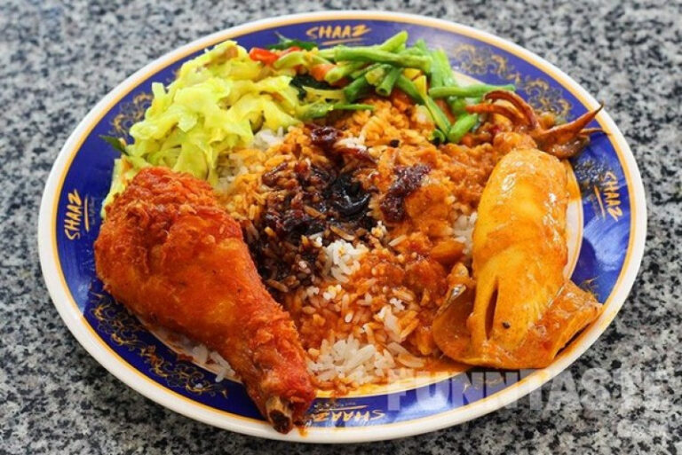 Ayam Nasi Kandar Malaysia: Hidangan Ikonik dengan Rasa yang Tak Terlupakan