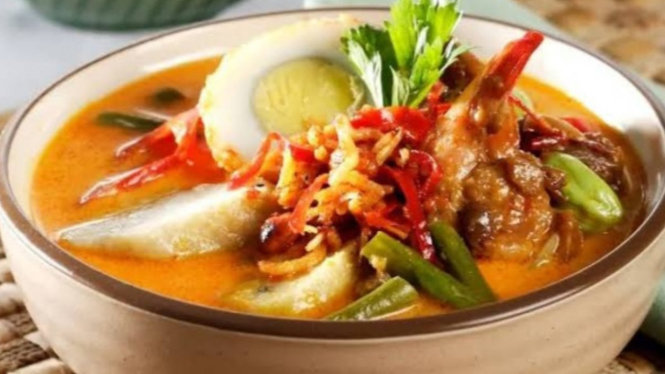 “Kelezatan Lontong Medan: Kuliner Tradisional Khas Kota Medan”
