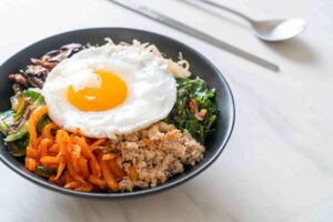 makanan-bibimbap-hidangan-tradisional-korea-yang-lezat-dan-seimbang