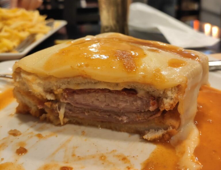 Makanan Francesinha: Sajian Klasik Portugal yang Lezat dan Menggoda