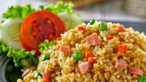 mengenal-lezatnya-nasi-goreng-kampung-yang-autentik