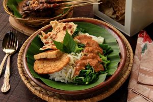 nasi-pecel-hidangan-tradisional-jawa-yang-lezat-dan-menggugah-selera