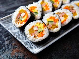 kimbap-makanan-tradisional-korea-yang-lezat-dan-segar