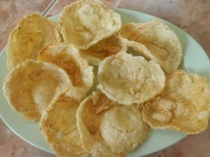 mengenal-lebih-dekat-makanan-keripik-emping-yang-renyah-dan-lezat