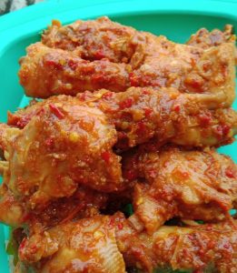 mengenal-rasa-pedas-dan-gurih-makanan-kepala-ayam-balado