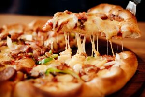 mengulas-lezatnya-pizza-hut-meat-lovers-di-indonesia