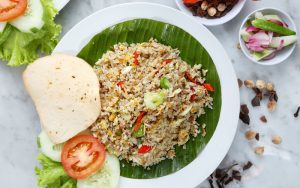 lezatnya-nasi-goreng-teri-cita-rasa-tradisional-yang-menggoda