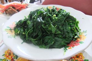 mengenal-makanan-daun-singkong-rebus-manfaat-dan-cara-penyajian