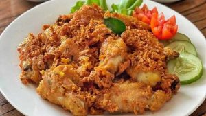 lezatnya-makanan-ayam-goreng-kremes-yang-menggoda-selera