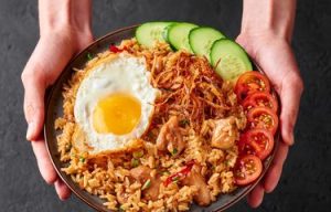 mengenal-lezatnya-makanan-nasi-goreng-gila-yang-menggoda-selera
