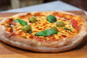 mengenal-lezatnya-pizza-panggang-cita-rasa-dan-variasi-yang-menggoda