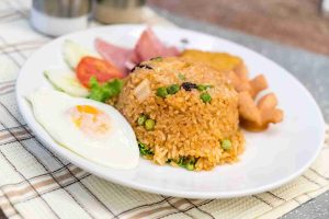 nasi-goreng-ayam-hidangan-lezat-dan-mudah-dibuat-di-rumah