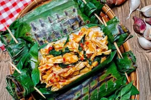 lezatnya-nasi-bakar-ayam-suwir-kemangi-hidangan-tradisional-indonesia