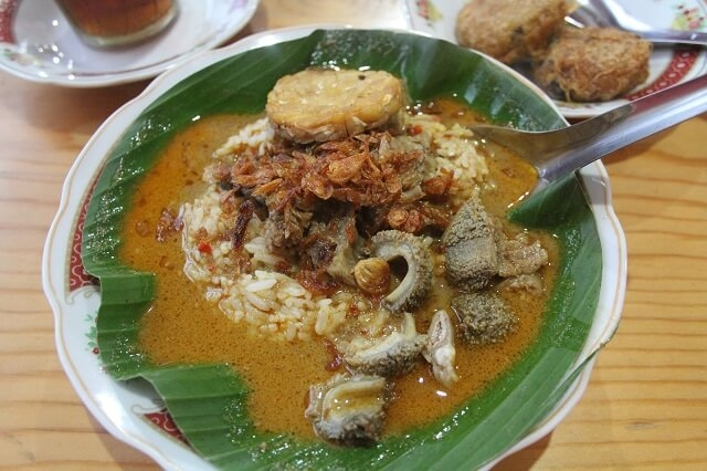 mengenal-lebih-dekat-makanan-nasi-gandul-dari-pati-jawa-tengah