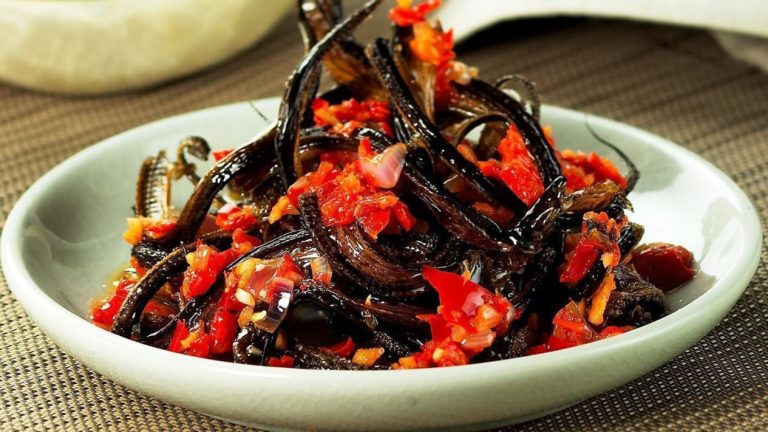 mengenal-lezatnya-makanan-belut-balado-yang-menggugah-selera